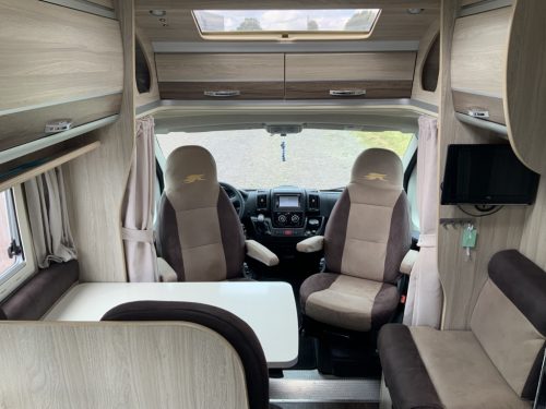 Laika Exclusieve Ecovip AUTOMATIC, 2.3 Multijet 150 HP, Semi-integrated, Queen bed, Half-dinette, Swivel seats Motorhome centre on the road photo: 10