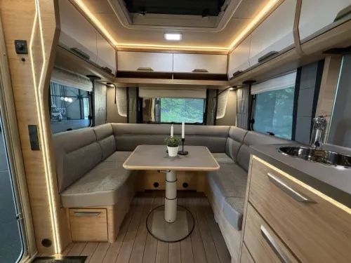 Knaus Sudwind Black Selection 450 FU Dachklimaanlage / franz&ouml;sisches Bett Foto: 12