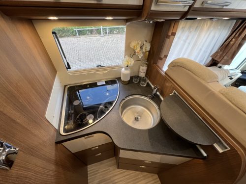 Carthago C-Tourer I 144 QB Fixed bed + Pop-top roof Towing hitch Roof air conditioning photo: 7