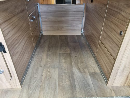 Hymer Yellowstone 640 Automaat 180 PK Foto: 19
