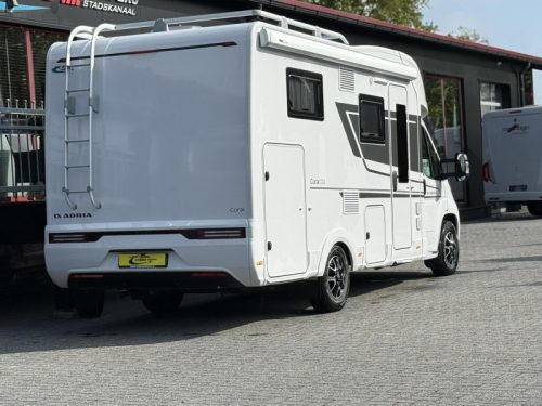 Adria Coral Axess 600 SL 7 m&egrave;tres lits jumeaux photo : 5