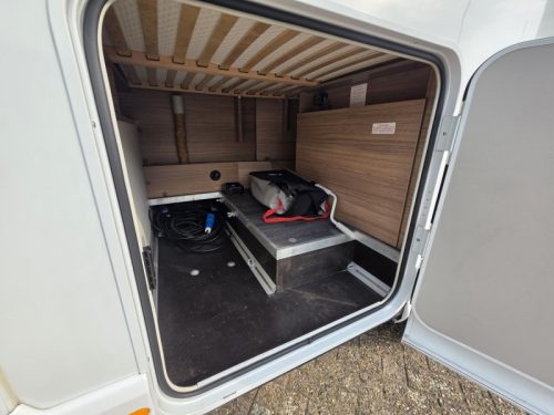 Knaus Van TI 550 MF Kompakter 6-Meter-Franz&ouml;sisches Bett Foto: 11