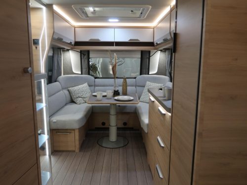 Knaus Sudwind Black Selection 500 FU ROUND SEATING FRENCH BED photo: 2