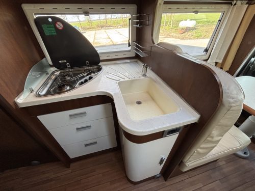 ELNAGH Prince 590L - 2011 - Luxury Semi-integrated - 86,000km Prince 590L photo: 6