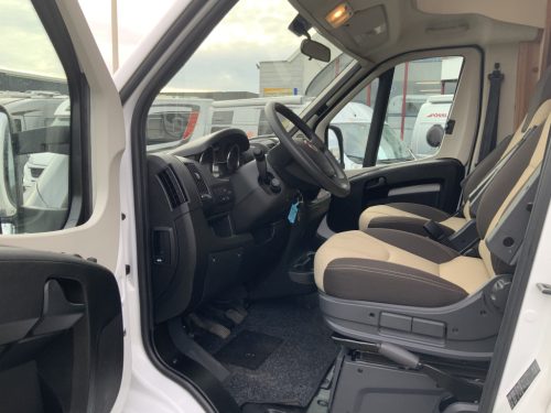 Weinsberg Cara Loft 650 ME, 2.3 MultiJ. 120 Semi-integrated, Swivel seats, French bed, Year of manufacture 2021 Motorhome Centrum On the Road at the Noorderringweg 4 in Marum. photo: 16