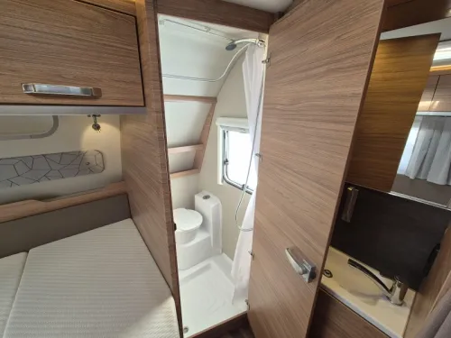 Weinsberg CaraOne Edition HOT 500 FDK Bunk bed photo: 10