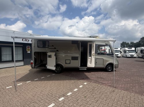 Hymer B 594 automatic 150 hp very compact camper full options dwarbed+hefbed EP levelsysteem luifel webasto standkachel dakairco 2x zonnepaneel elktr schotel tv grote garage photo: 3