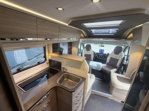 Adria Coral S 600 SC Levelsysteem  foto: 11