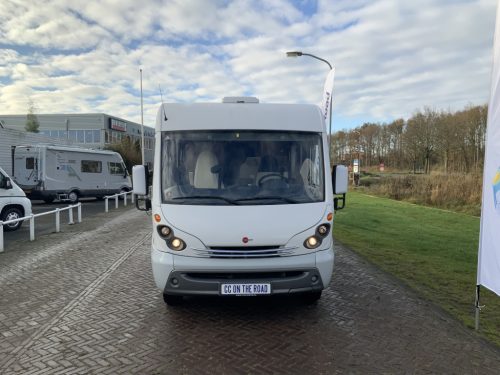 B&uuml;rstner El&eacute;gance 660 Integral, French bed & pull-down bed, Swivel seats, Hydraulic leveling jacks, Year 2004 Camper Centrum On the Road at Noorderringweg 4 in Marum. photo: 1
