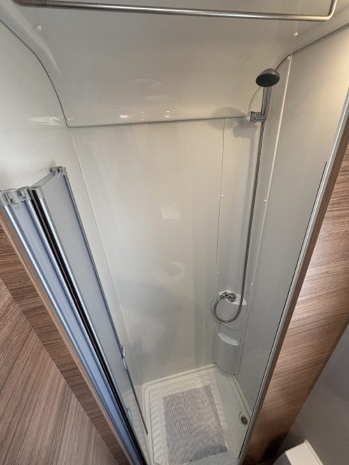 Weinsberg CaraSuite 650 9-GANG AUTOMAAT FRANZ&Ouml;SISCHES BETT + HUBDACH  Foto: 11