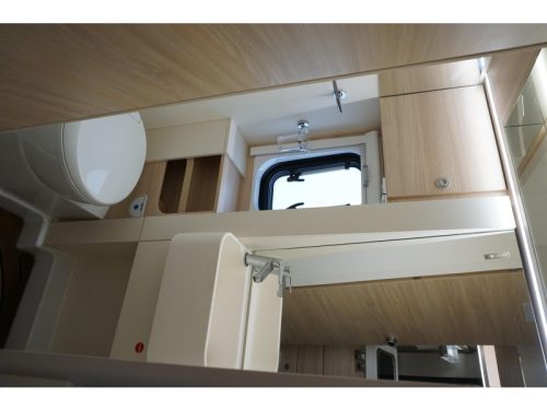 Eura Mobil Van 635 HB Aufstelldach - el. Hubbett 1. Besitzer Foto: 17