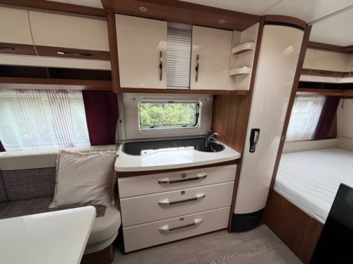 Hobby 495 Ufe Excelent Franz&ouml;sisches Bett, Rangierhilfe . Foto: 7