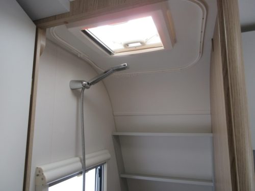 Dethleffs Aero 470 FR WITH MOVER AND FIXED AWNING photo: 13