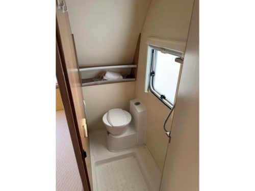 Weinsberg CaraTwo 450 FU mover awning French bed  photo: 16