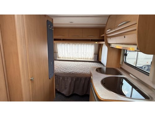Fendt Saphir 470 F transverse bed dinette toilet photo: 2
