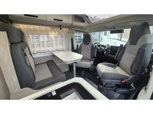 Bravia Mobil SWAN 636 180PS Automatik FullOption Foto: 7