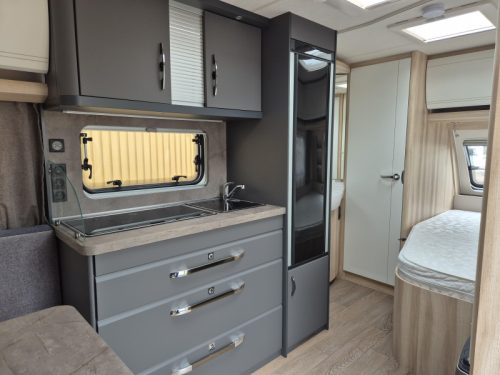 Hobby De Luxe 460 UFE photo: 6