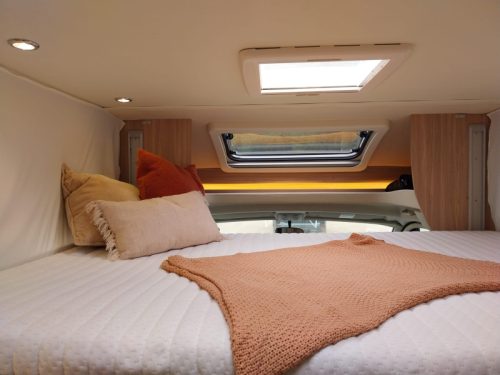 B&uuml;rstner Delfin 726 T 2x air conditioning + TV + bike rack. photo: 16