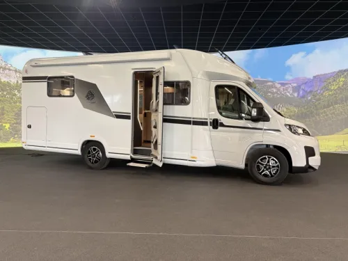 Knaus L!ve Wave 700 DX 180hp automatic /queensbed  photo: 5
