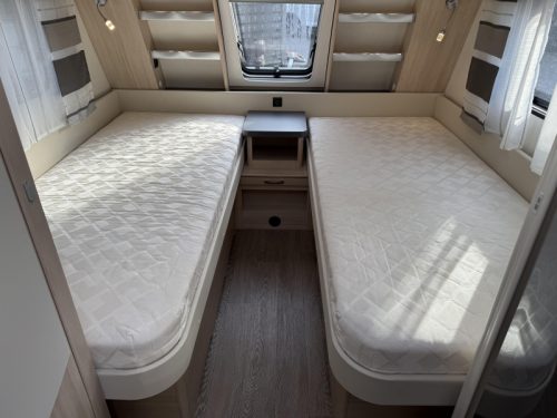 Hobby De Luxe Edition 495 UL 2 BERTHS MOVER AWNING TOP  photo: 6