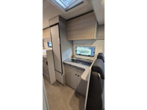 LMC Tracer A 690 Automatic Semi-integrated | Cruise control | Awning | Reversing camera | Shower |Toilet |4 Berths | photo: 3