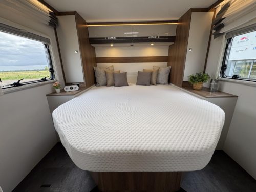 Dethleffs Trend 7057 Autom&aacute;tico Cama Queen Cama Abatible foto: 2