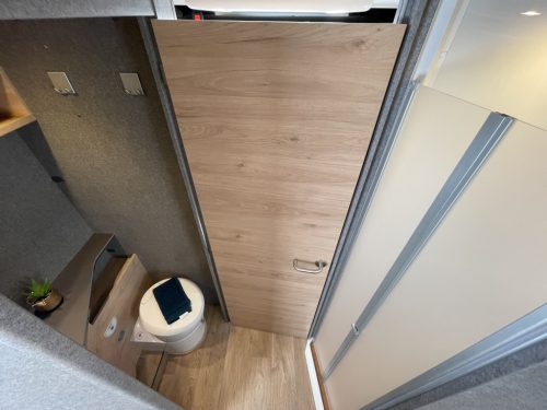 Dethleffs Just Go QUEENSBED+HEFBED+FACE TO FACE  AUTMAAT ZONNEPANEEL 699M Foto: 8