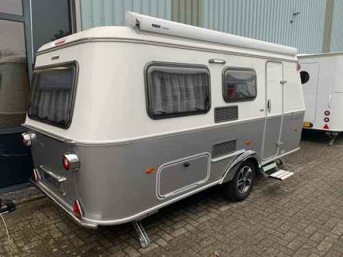Eriba Touring Urban 530 Fliegengittert&uuml;r/Serviceluke/Markise Foto: 3