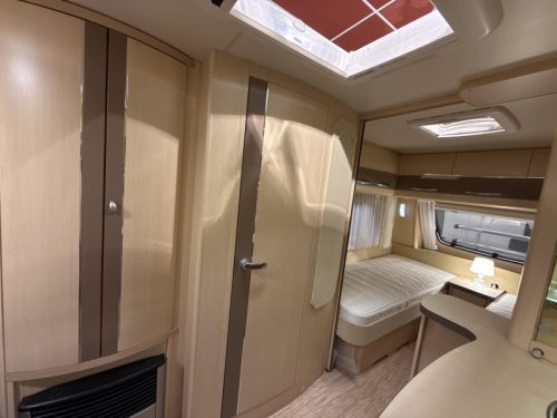 Hobby La Vita Bionda 495 UL 2 BERTHS MOVER AWNING TOP photo: 16