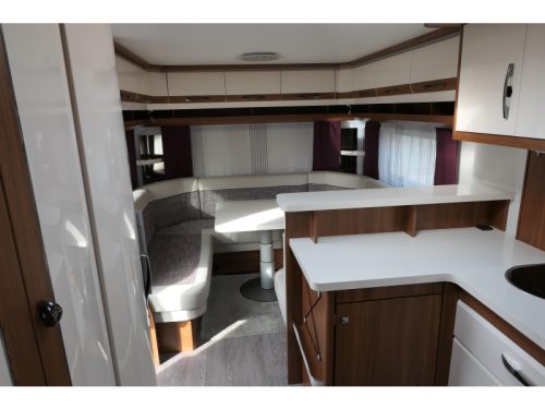 Hobby Excellent 560 CFE mover, toldo y portabicicletas foto: 9