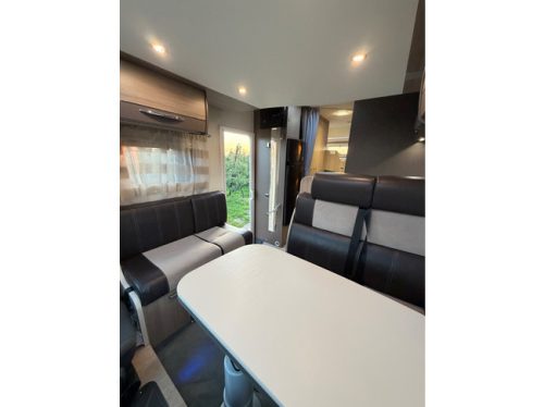 Chausson 616 5 SITZPL&Auml;TZE / STOCKBETT / HUBBETT / FAHRRADTR&Auml;GER / KAMERA / XXL K&Uuml;HLSCHRANK + GEFRIERSCHRANK / TV / SICHERHEITSSCHL&Ouml;SSER / 155PS Foto: 4