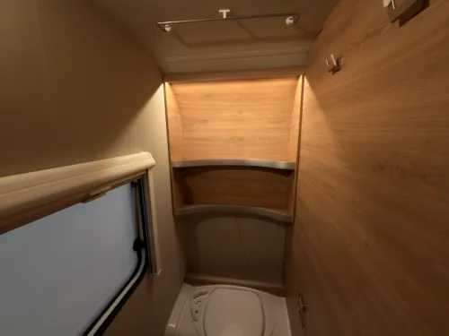 Knaus Sudwind Black Selection 500 FU 1800KG+Boden+Franz&ouml;sisches Bett  Foto: 16