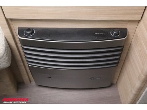 Knaus Sudwind 500 EU Rangierhilfe L&auml;ngsbetten Rundsitzgruppe 60-Jahre Edition Foto: 21