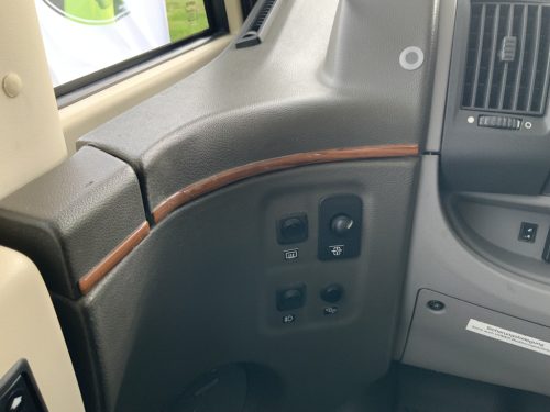 Hymer    B 674 SL   2.3 M. 130 PK  Vollintegriert, 4 Schlafpl&auml;tze  4 Gurte  , Einzelbetten, Hubbett, Motor-Klimaanlage, Bj.2008 &bdquo;Ihr Wohnmobil-Verkaufsvermittler Marum Camper Zentrum on the road Foto: 23