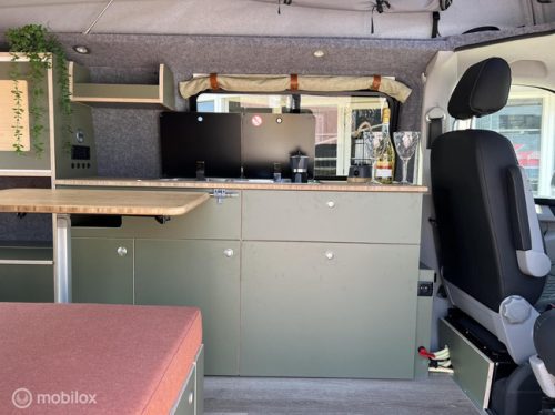 Volkswagen T6 2017 L2H1 Nevada two-tone neu ausgebaut! Foto: 16