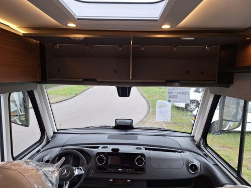 Hymer B-MC I 680 OVERHEAD CABINETS INSTEAD OF PULL-DOWN BED! photo: 3