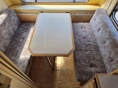 LMC Luxus 490 P Awning - Fold-over bed  photo: 11