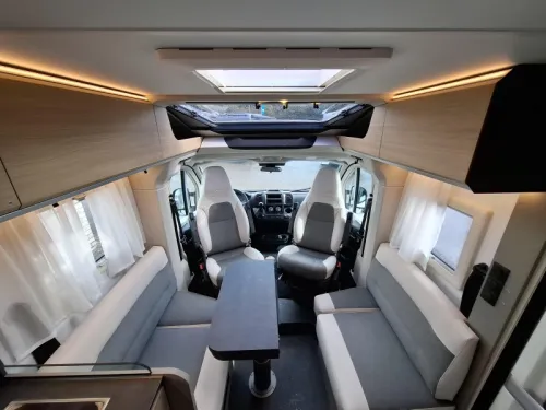 Adria Compact Select DL '27 Aut Markise Gro&szlig;er K&uuml;hlschrank Foto: 8