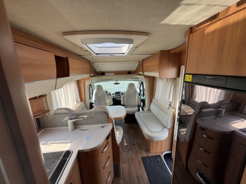 Hymer T 704 SL single beds levelling system photo: 14