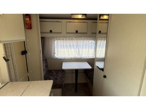 B&uuml;rstner Holiday 395 TK folding bunk bed sitting toilet photo: 1