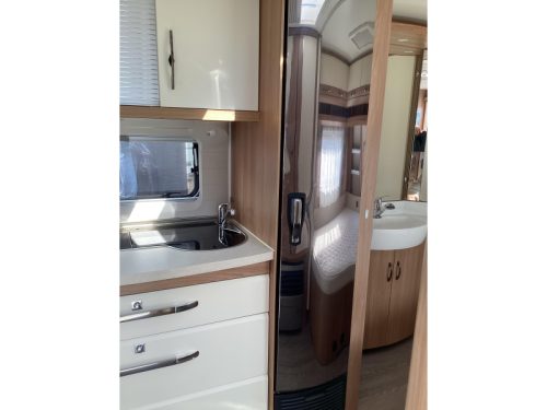 Hobby De Luxe 460 UFE omnistor photo: 6