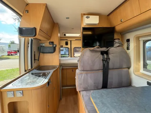 Adria Mobil Twin 160PK, Airco, Festbett Foto: 14