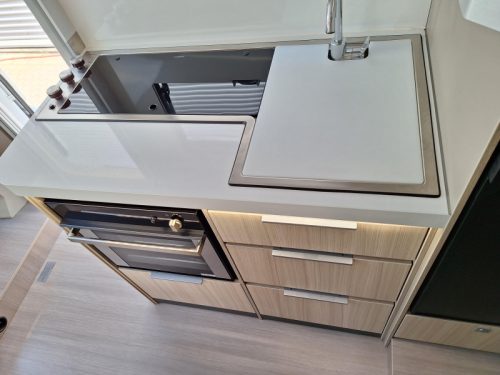Adria Compact Supreme SC QUEEN BED+LEVELING SYSTEM photo: 5