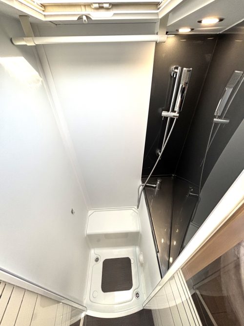 Adria Matrix Plus 670DC QUEENSBED + POP-TOP ROOF + FACE TO FACE photo: 10