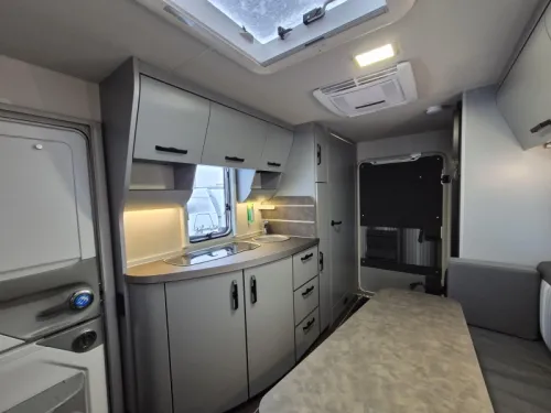 Knaus Sport en Fun 480 QL mover, air conditioning, air tent photo: 14