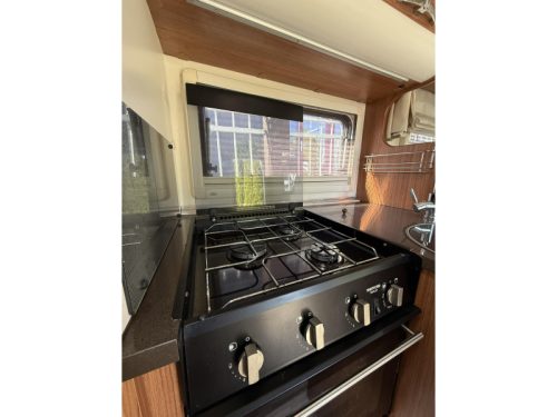 Adria Matrix 680 SP Spacious seating! photo: 14