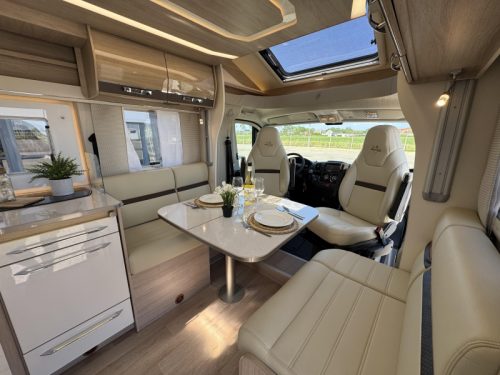 Rapido 696 F Premium Edition NUR 8.000 KM! Foto: 12