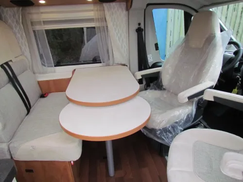 Malibu Van Comfort 600 DB Querbett, Automatik Foto: 1