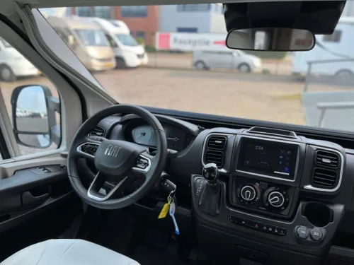 Pilote P 690 D Motorhome, Central pop-up roof  photo: 16