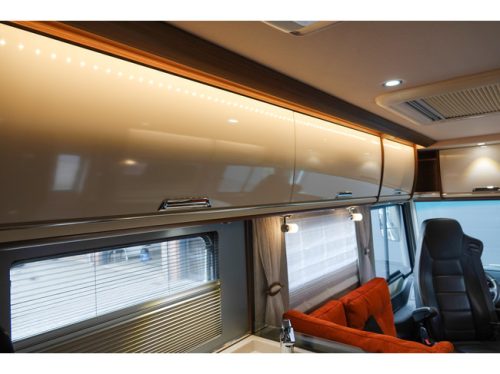 NIESMANN BISCHOFF Arto 83B 180Pk Automatic | Overhead Cabinets | Bar Seating | Leveling System | Roof Air Conditioning photo: 10